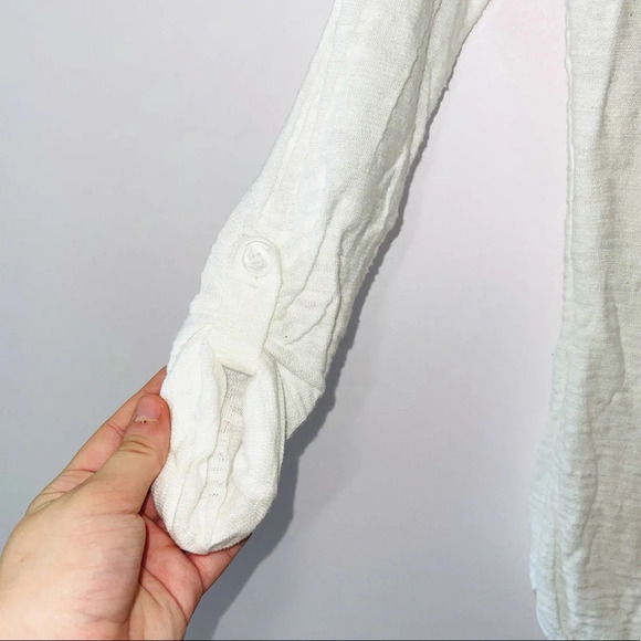 Express White Semi-Sheer 3/4 Tabbed Sleeve Round Hem Crewneck Top Small Women’s - Picture 4 of 11